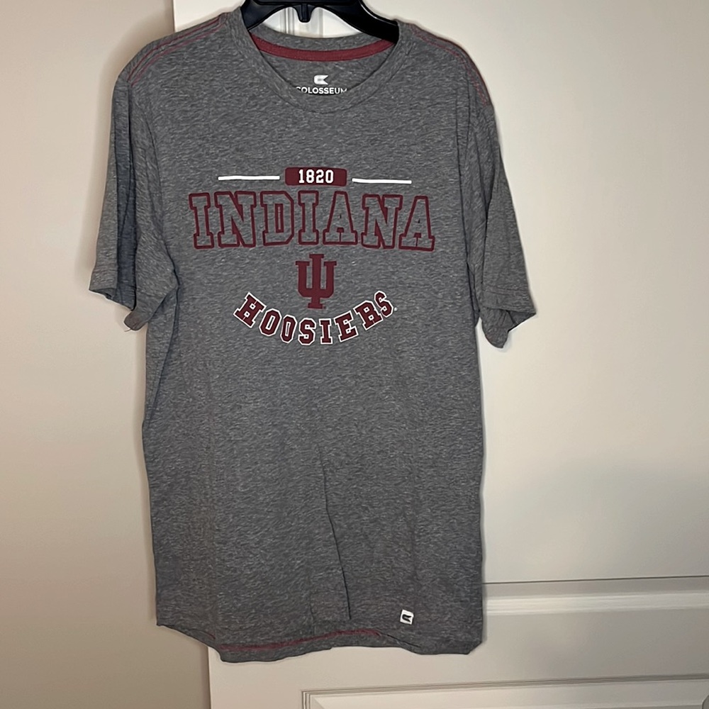 🍁 3 for $18 🏷️sale! Men’s IU T-shirt sz M